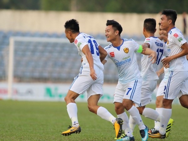 V-League: Quảng Nam hạ FLC Thanh Hóa, SLNA hòa Than Quảng Ninh - Hình 1