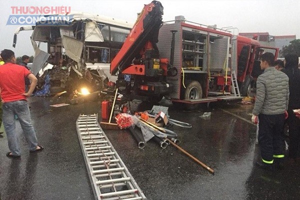 Phải xem lại “quyền lực” xe ưu tiên