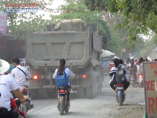 Kim Bảng (Hà Nam): Dân khổ vì đường xuống cấp - Hình 4