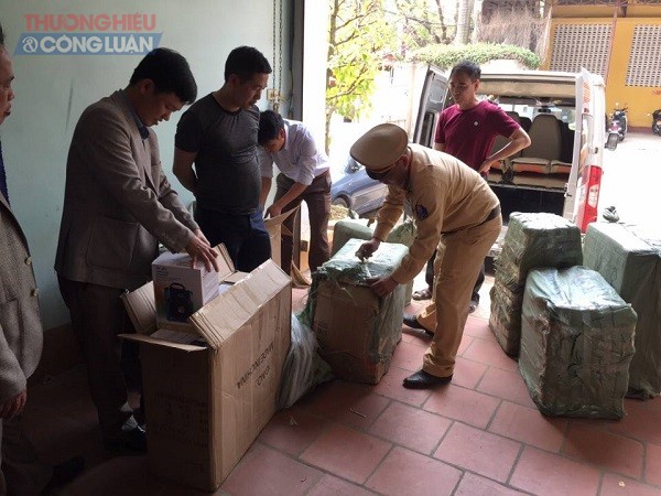 Bắc Giang: Bắt giữ đối tượng vận chuyển hàng hóa không rõ nguồn gốc