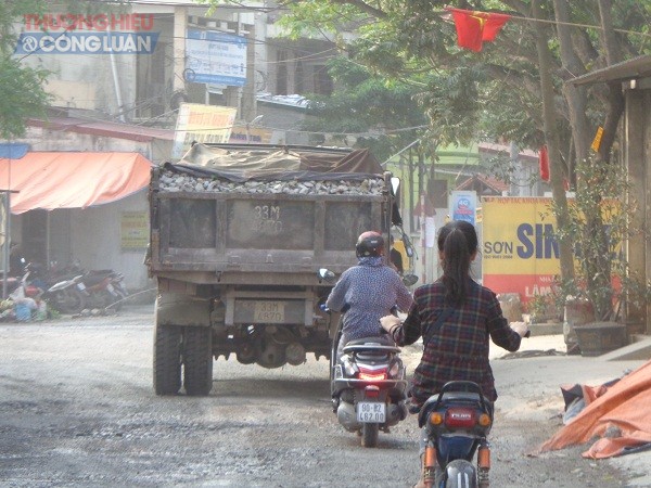 Kim Bảng (Hà Nam): Dân khổ vì đường xuống cấp - Hình 2