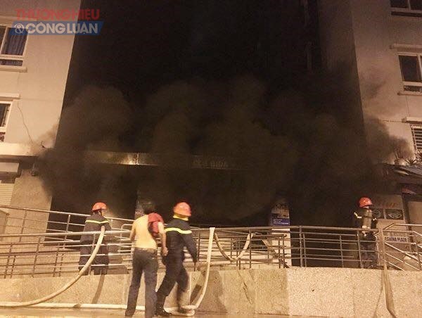 Vụ cháy Chung cư Carina Plaza tại TP. HCM: Cửa ngăn cháy bị chèn đá