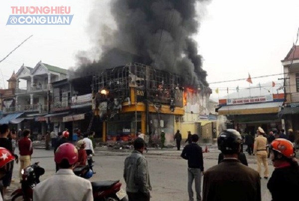 Nghệ An: "Bà hỏa" thiêu rụi nhiều tài sản có giá trị trong siêu thị điện tử