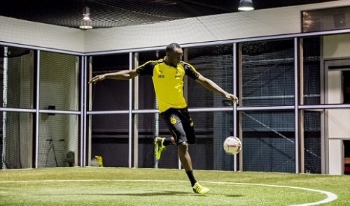 Usain Bolt xuống sân tập cùng Dortmund, thực hiện giấc mơ bóng đá - Hình 1