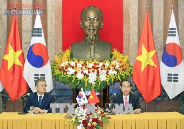 Chủ tịch nước Trần Đại Quang và Tổng thống Hàn Quốc Moon Jae-in chủ trì họp báo