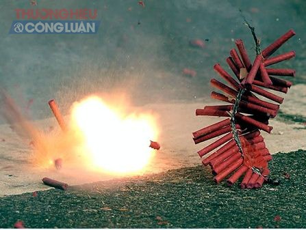 Hai thanh niên ra đầu thú vì đốt pháo trong đám cưới