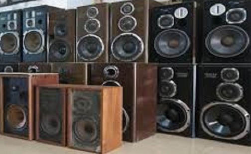 Móng Cái: Thu giữ 17 chiếc âm ly, cùng 6 đôi loa công suất lớn nhập lậu - Hình 1