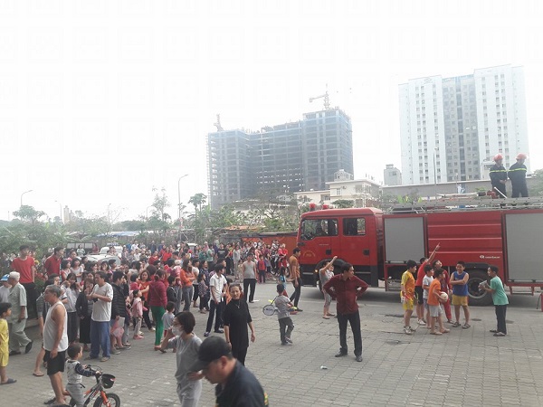 Hà Nội: Cháy tại chung cư Kiến Hưng, hàng trăm cư dân hoảng loạn - Hình 5
