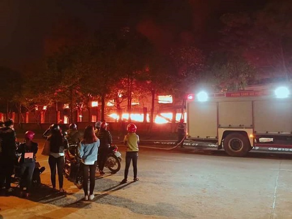 Vĩnh Phúc: Công ty TNHH VINA KOREA xảy ra cháy lớn - Hình 1