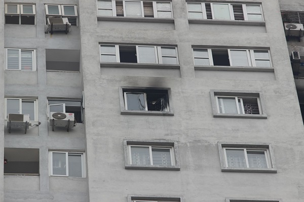 Hà Nội: Cháy căn hộ tầng 21 chung cư Văn Khê - Hình 1