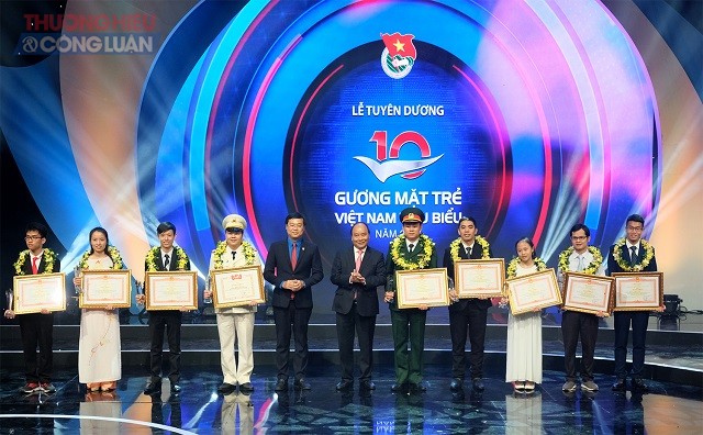 Tuyên dương 10 gương mặt trẻ Việt Nam tiêu biểu năm 2017