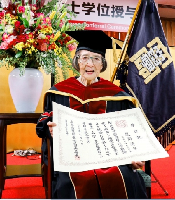 Nhật Bản: Người cao tuổi nhất được nhận bằng tiến sỹ - Hình 1
