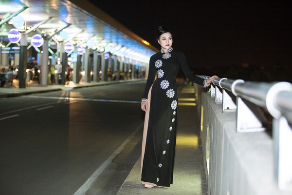 Hoa hậu Trần Huyền Nhung lên đường sang Hàn Quốc “chinh chiến” cuộc thi nhan sắc - Hình 2