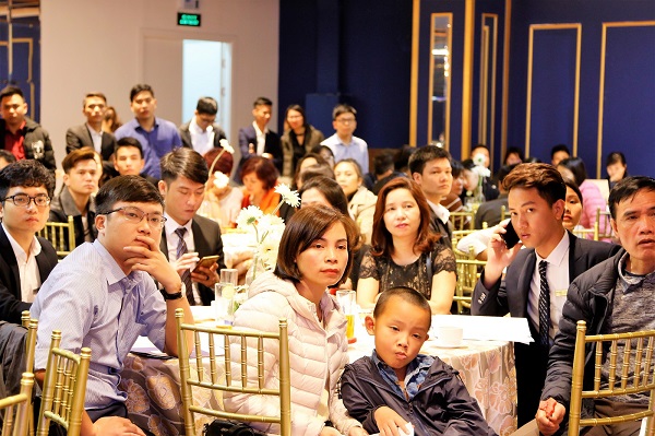Gia đình trẻ “chen chân” dự lễ ra mắt căn hộ Smart 4.0 ICID Complex - Hình 1