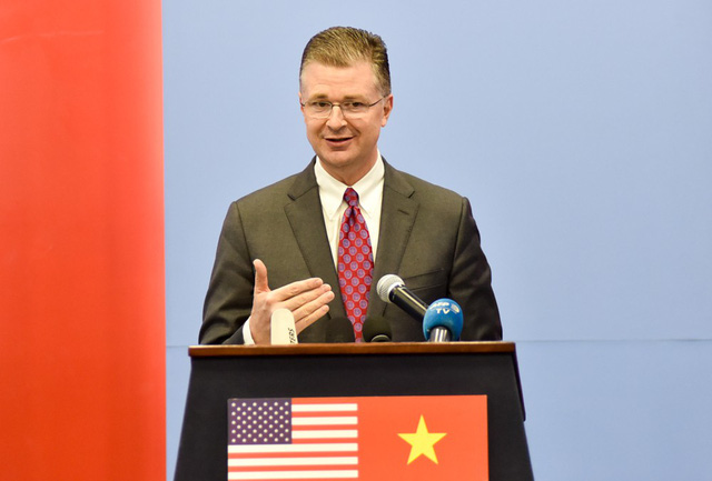 Đại sứ Kritenbrink nói về quan hệ quốc phòng Việt - Mỹ sau chuyến thăm của tàu sân bay - Hình 1