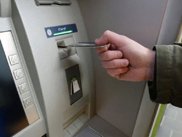 TP.HCM: Phạt tù 2 đối tượng dùng thẻ ATM giả để trộm tiền - Hình 1