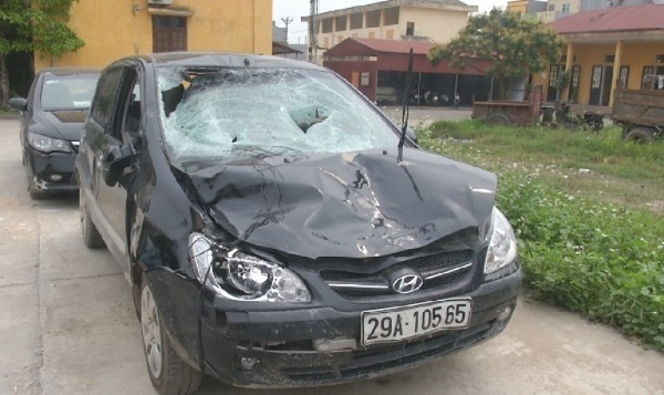 Hưng Yên: Xe của chủ tịch xã hết hạn đăng kiểm đâm vào 4 học sinh