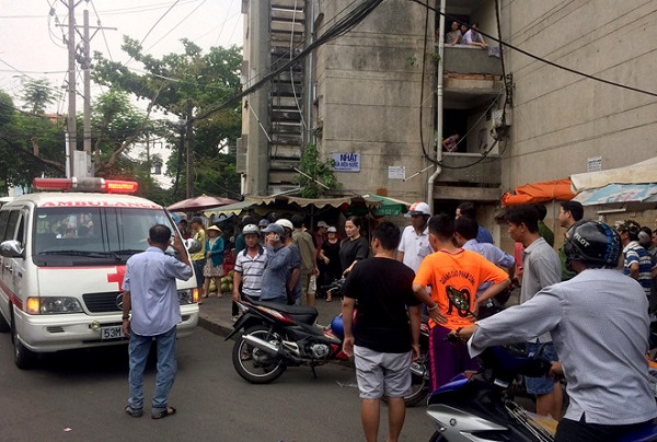 TP.HCM: Chỉ trong một buổi trưa xảy ra 2 vụ tử vong vì rơi từ chung cư - Hình 1