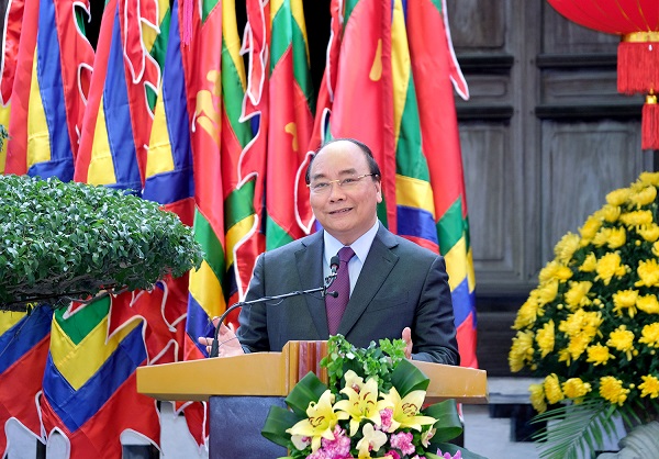 Thủ tướng Nguyễn Xuân Phúc thăm làng gốm sứ Bát Tràng - Hình 1