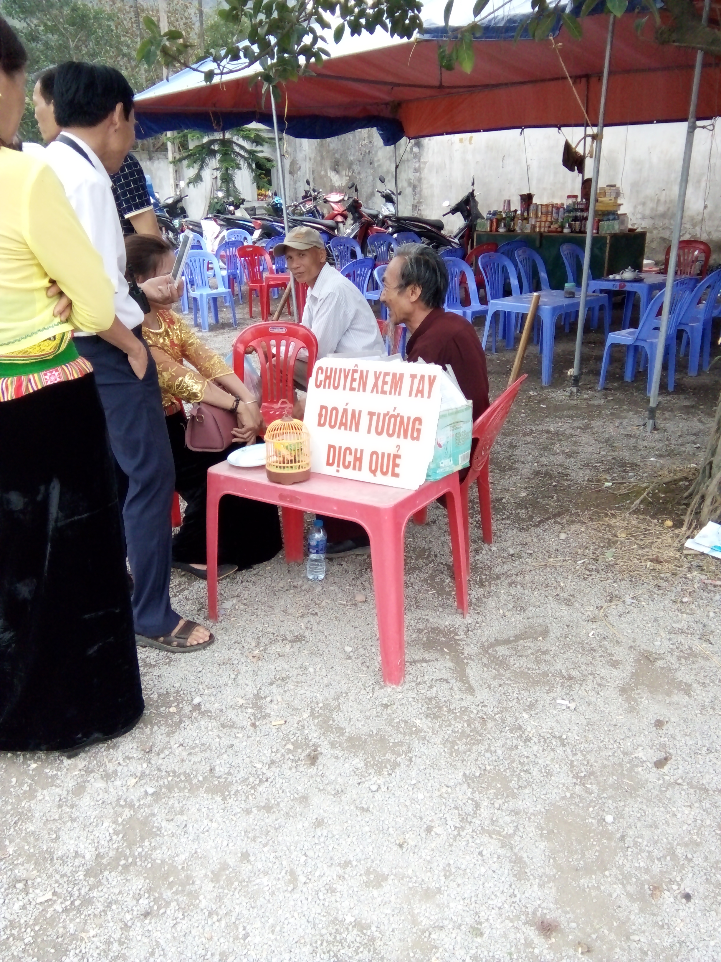 Lễ hội Đền Đức Thánh Cả (Ứng Hoà, Hà Nội): Nhiều bất cập trách nhiệm thuộc về ai?