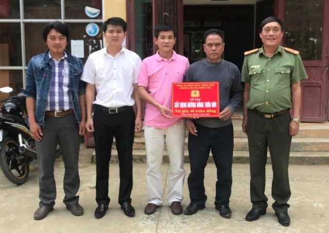 Thừa Thiên Huế: Công an tỉnh hỗ trợ nhân dân huyện A Lưới làm đường dân sinh - Hình 1