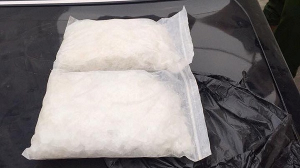 Nghệ An: Bắt 2 đối tượng cùng 6kg ma túy đá trên xe hơi