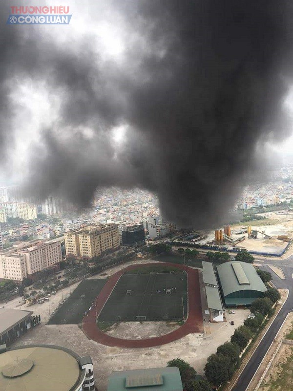 Hà Nội: Đang cháy tại chợ Quang khiến nhiều ki ốt bị thiêu rụi hoàn toàn - Hình 7