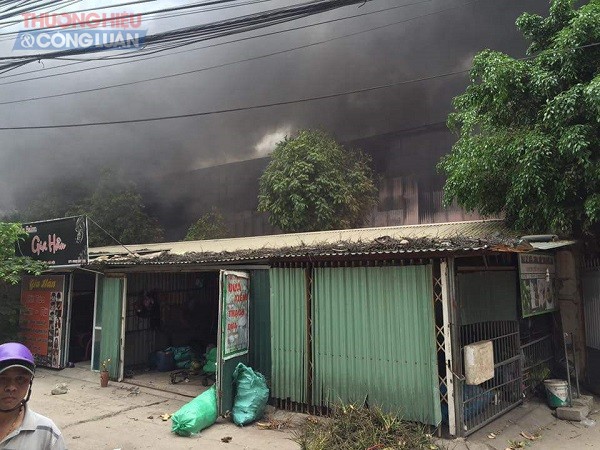 Hà Nội: Đang cháy tại chợ Quang khiến nhiều ki ốt bị thiêu rụi hoàn toàn - Hình 5