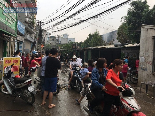 Xót xa cảnh hoang tàn sau đám cháy chợ ở Hà Nội - Hình 1