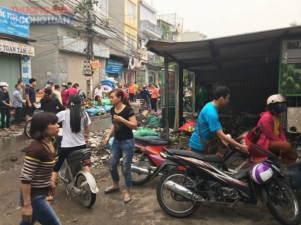 Xót xa cảnh hoang tàn sau đám cháy chợ ở Hà Nội - Hình 4