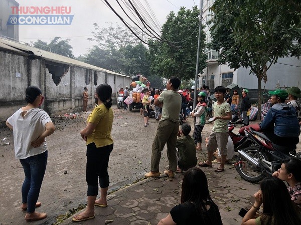Xót xa cảnh hoang tàn sau đám cháy chợ ở Hà Nội - Hình 5