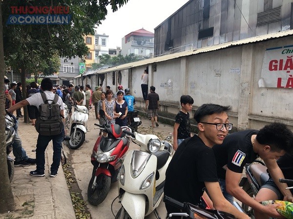 Xót xa cảnh hoang tàn sau đám cháy chợ ở Hà Nội - Hình 8