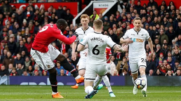 Sanchez và Lukaku lập công, MU đánh bại Swansea