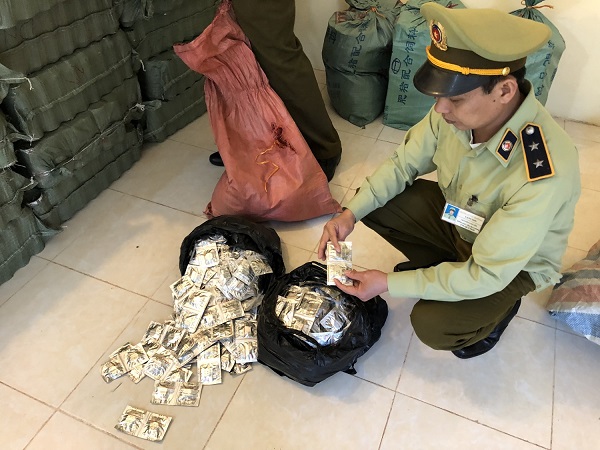 QLTT Lạng Sơn thu giữ lượng lớn bình gas mini đã qua sử dụng và thuốc bảo vệ thực vật nhập lậu