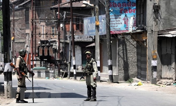 Ấn Độ tiêu diệt 13 nghi can khủng bố ở khu vực Kashmir - Hình 1