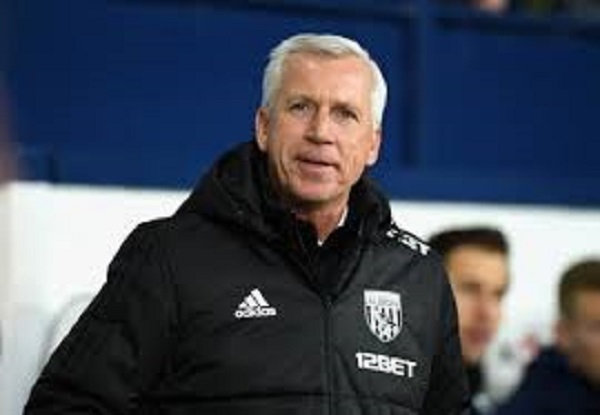 Thêm một HLV ở Premier League chính thức mất việc - Hình 1