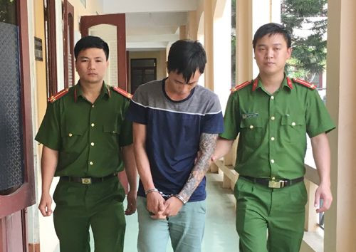 Bắt đối tượng phá cửa vào nhà cạy két sắt trộm tiền vàng