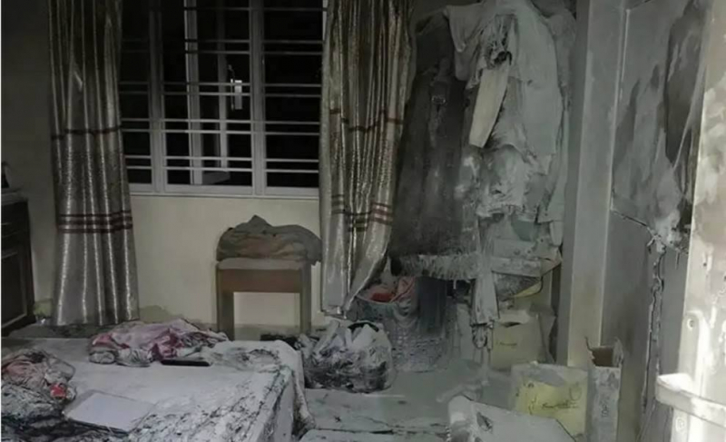 Cứu thoát cả gia đình mắc kẹt trong căn nhà bốc cháy giữa đêm