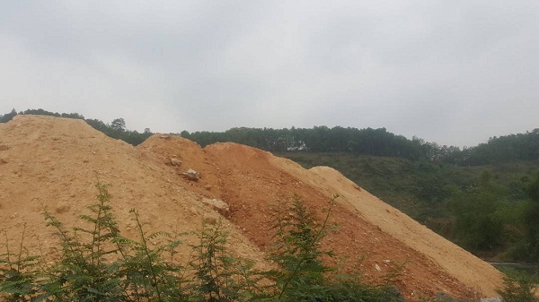 Huyện Tân Sơn (Phú Thọ): Hàng nghìn khối đất thải “bức tử” sông Bứa? - Hình 1