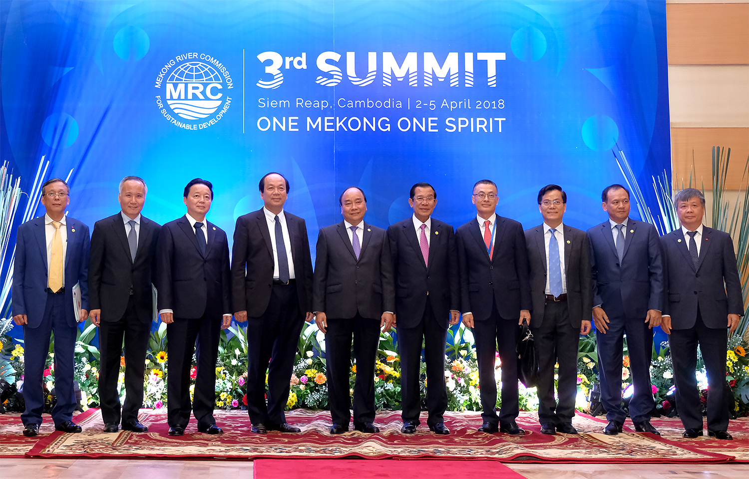 Thủ tướng Nguyễn Xuân Phúc gặp Thủ tướng Campuchia - Hình 3