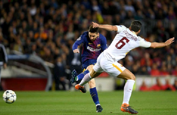 Champions League: Suarez phá dớp tít ngòi, Barca đè bẹp Roma nhờ 2 bàn phản lưới - Hình 1