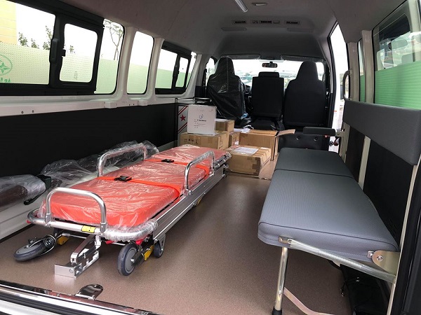 Vietinbank tặng xe cứu thương cho Bệnh viện Nhi Lâm Đồng - Hình 2