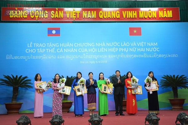 Trao tặng Huân chương Nhà nước Việt Nam, Lào cho phụ nữ hai nước - Hình 3