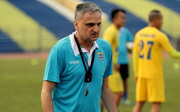 Đội bóng thi đấu bết bát, HLV Mihail xin nghỉ việc tại FLC Thanh Hóa