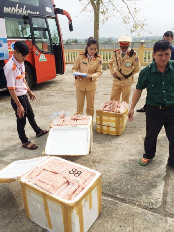 Thanh Hóa: Bắt giữ đối tượng vận chuyển gần 2 tạ thực phẩm bẩn