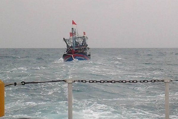 Cứu hộ thành công 7 ngư dân gặp nạn trên vùng biển Nghệ An - Hình 1