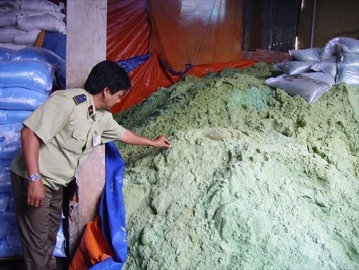 Hà Nội: Phát hiện 15 mẫu thức ăn chăn nuôi giả