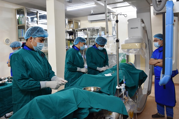 Vĩnh Phúc: Thực hiện thành công phương pháp nút tắc động mạch chủ trong điều trị u xơ tử cung - Hình 1