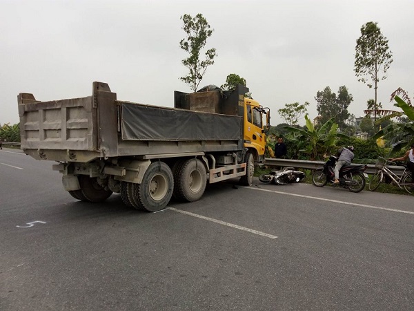 Hà Nam: Va chạm giao thông trên quốc lộ 21B một nạn nhân nguy kịch - Hình 1