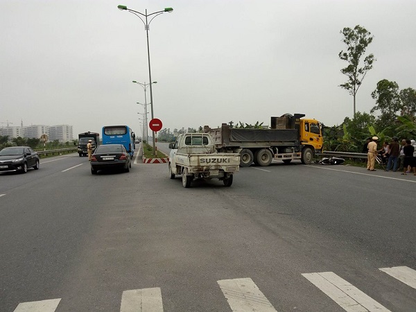 Hà Nam: Va chạm giao thông trên quốc lộ 21B một nạn nhân nguy kịch - Hình 2